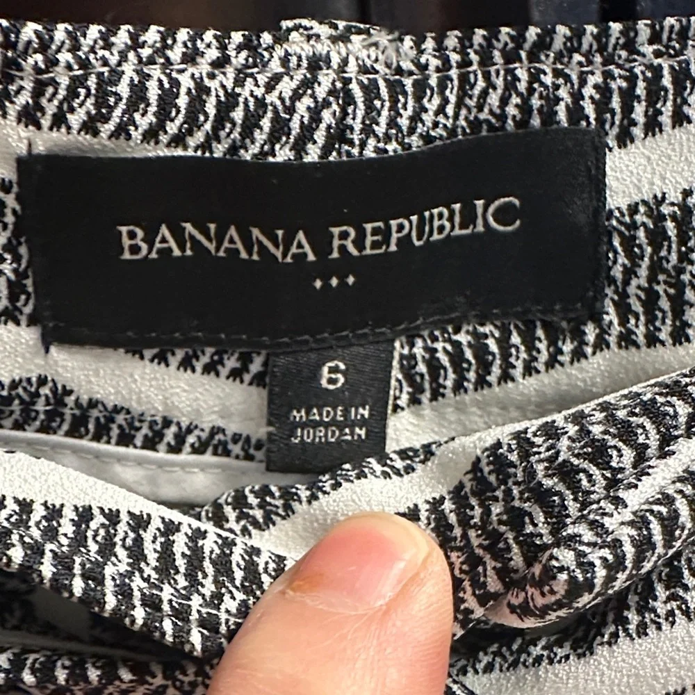 Banana Republic Black and White Shorts size 6 - Picture 2 of 5